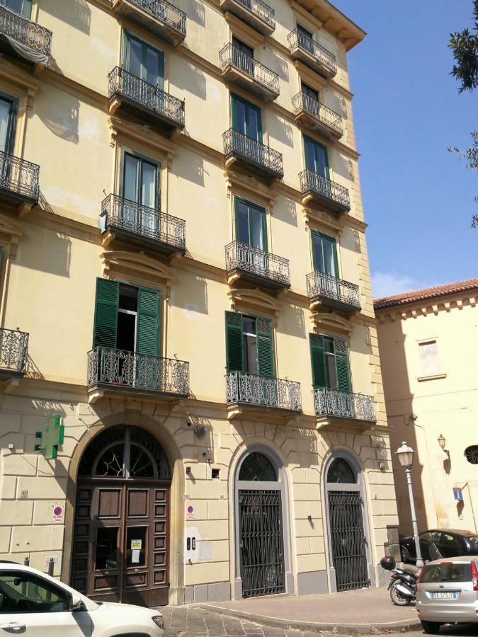 Luciani 33 Luxury Rooms Salerno Luaran gambar