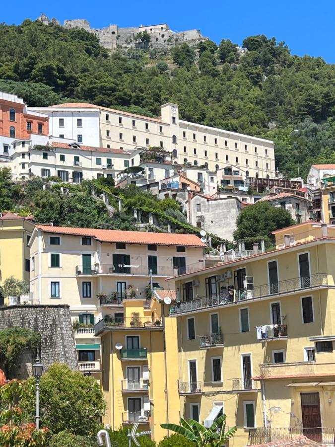 Luciani 33 Luxury Rooms Salerno Luaran gambar